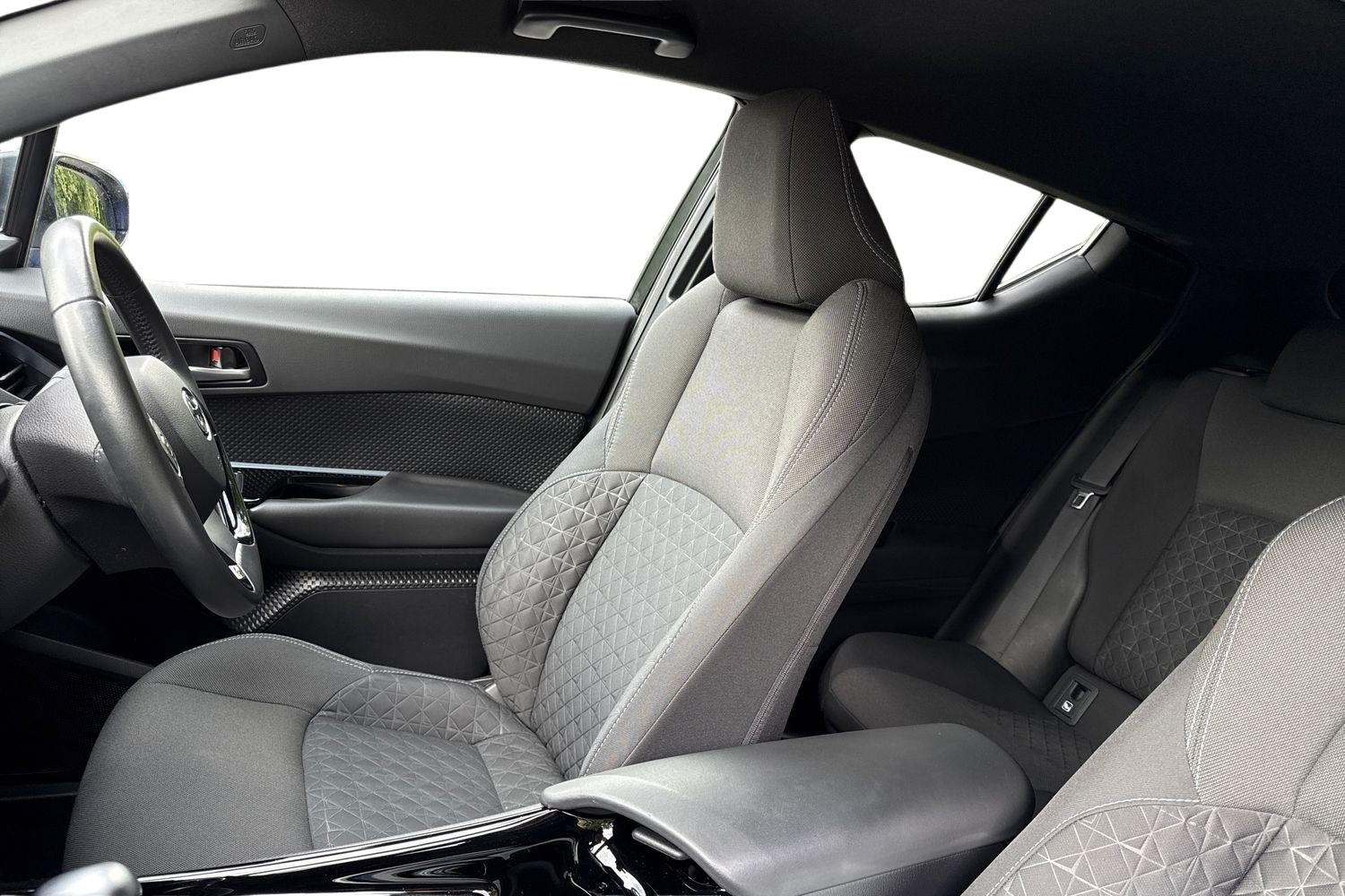 Used Toyota C-HR 2020 for sale - 76717011: Photo 7