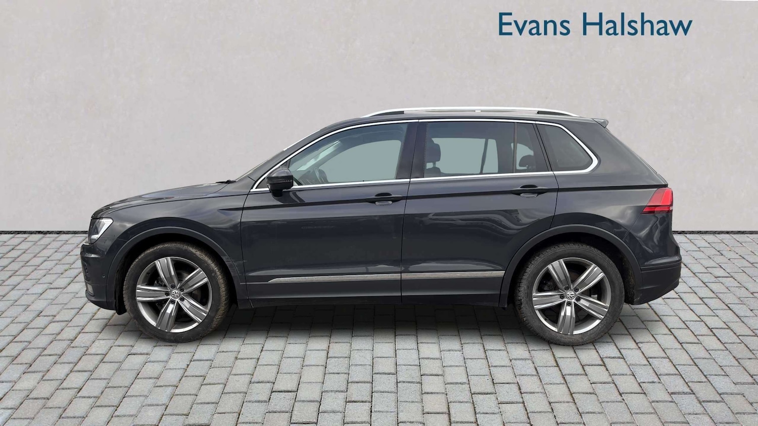 Used Volkswagen Tiguan for sale - 77859350: Photo 4