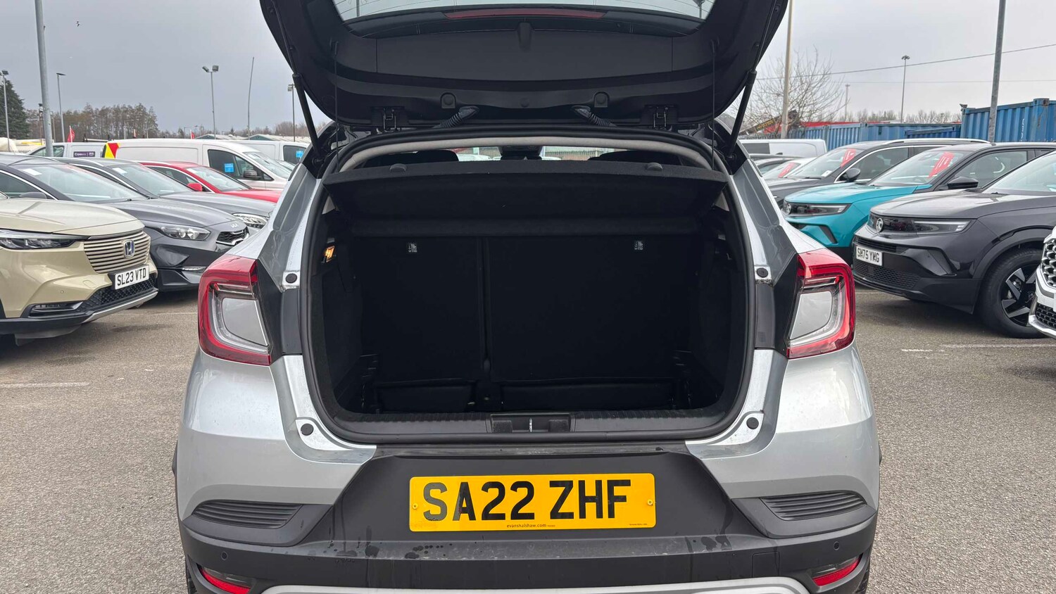 Used Renault Captur for sale - 77862269: Photo 8