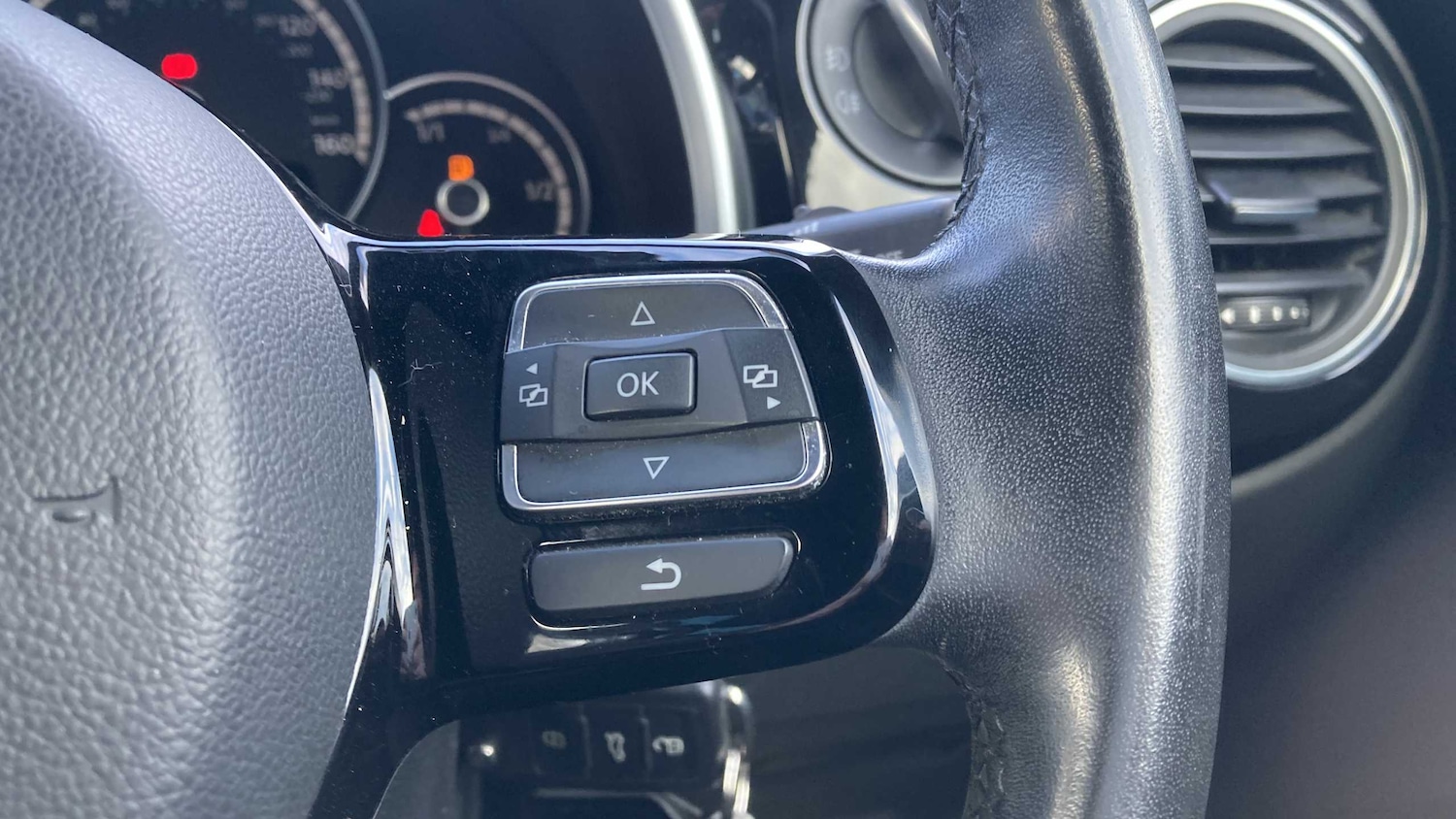 Used Volkswagen Beetle 2014 for sale - 77858141: Photo 24