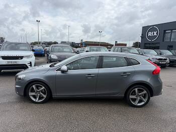 Used Volvo V40 2015 for sale - 79735500: Photo
