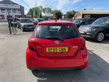 Used Toyota Yaris 2015 for sale - 79735496: Photo
