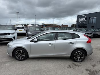 Used Volvo V40 2017 for sale - 79735457: Photo