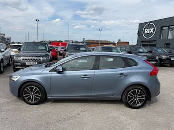 Used Volvo V40 2017 for sale - 79735510: Photo