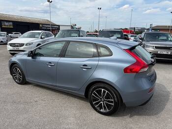 Used Volvo V40 2017 for sale - 79735510: Photo