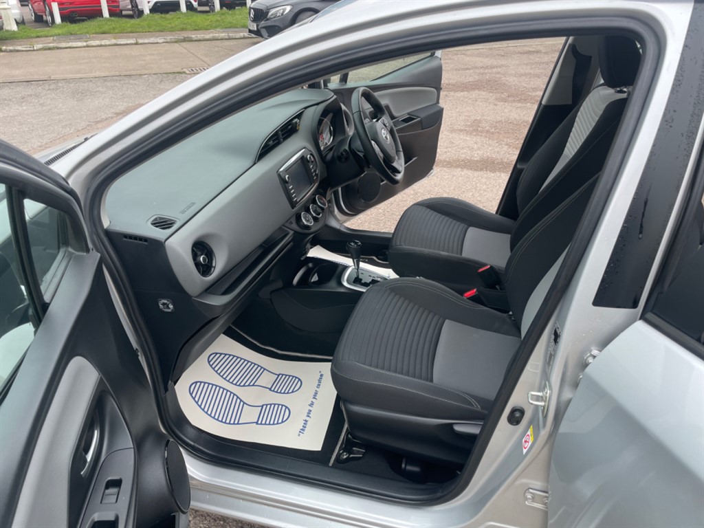 Used Toyota Yaris 2017 for sale - 77326574: Photo 9