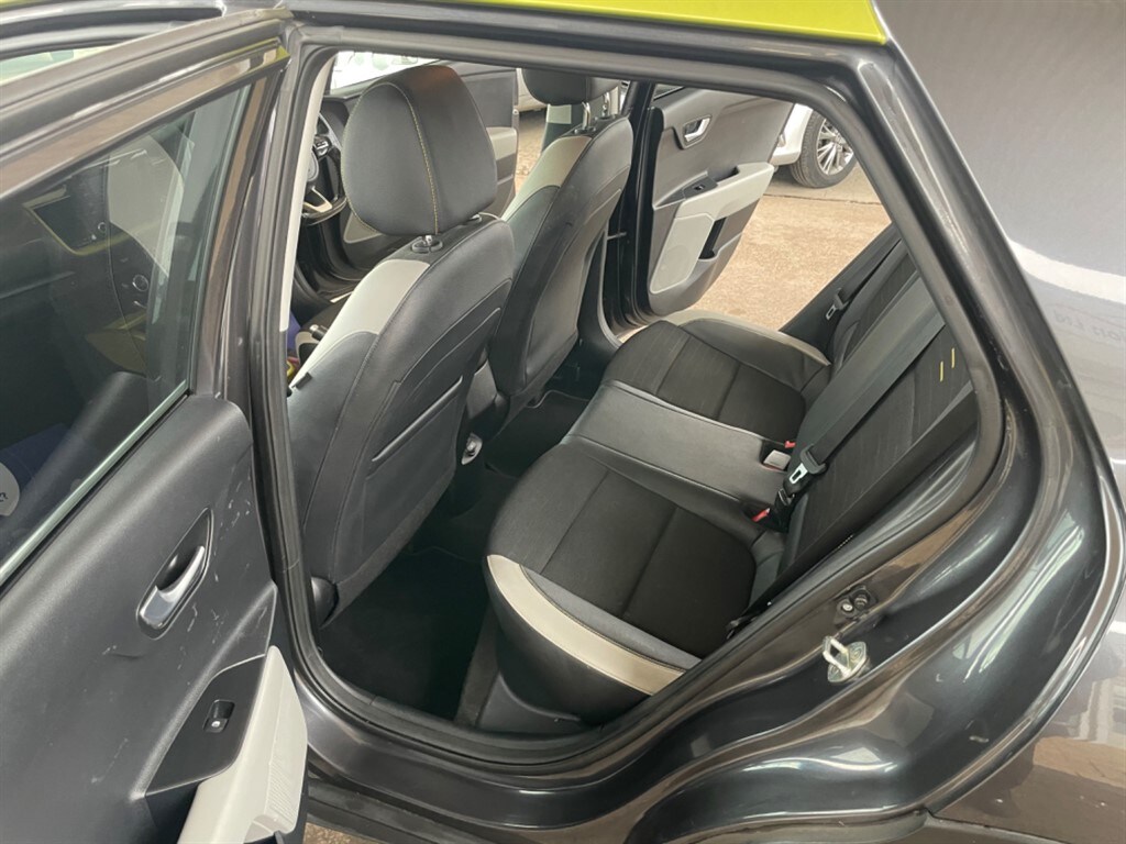 Used Kia Stonic 2017 for sale - 77848351: Photo 10