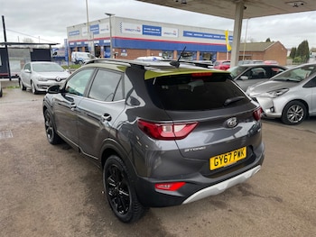 Used Kia Stonic 2017 for sale - 77848351: Photo