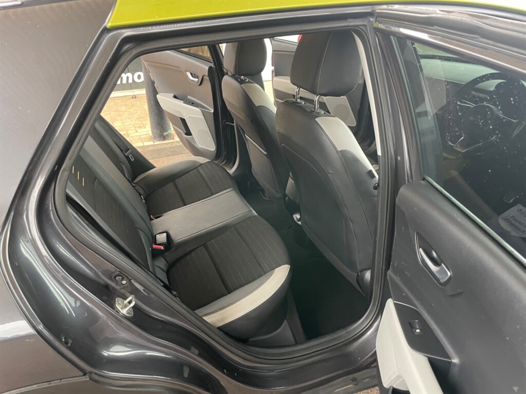 Used Kia Stonic 2017 for sale - 77848351: Photo 8