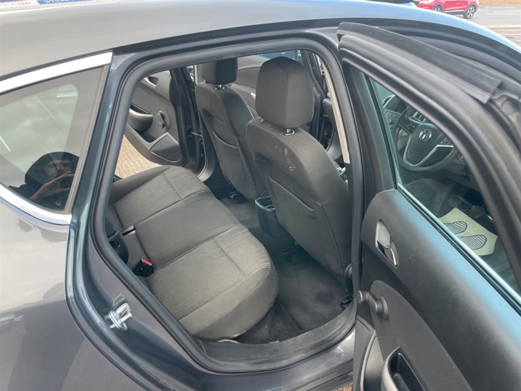 Used Vauxhall Astra 2012 for sale - 77005627: Photo 8