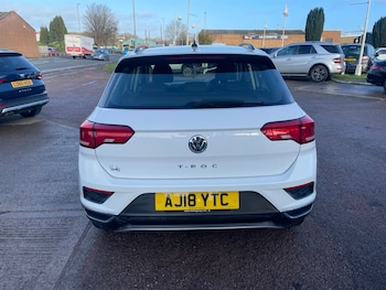 Used Volkswagen T-Roc 2018 for sale - 76894970: Photo