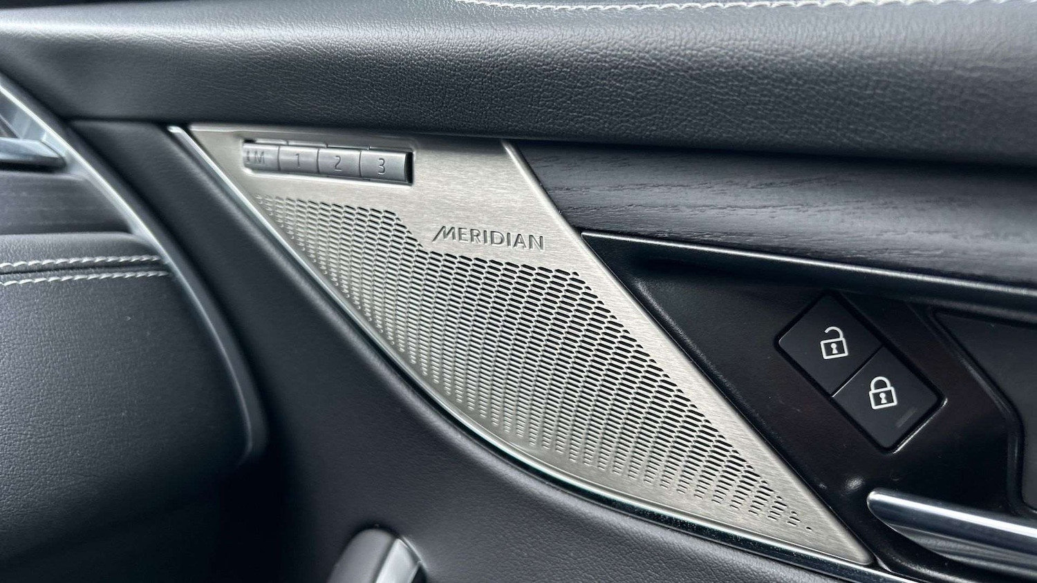 Used Jaguar F-Pace 2023 for sale - 77827381: Photo 31