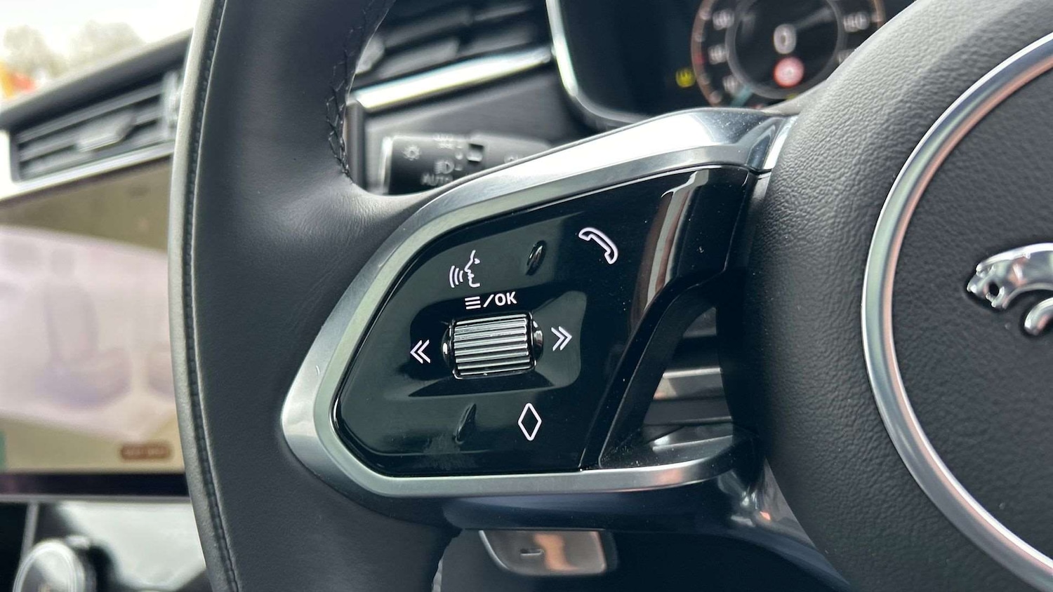 Used Jaguar F-Pace 2023 for sale - 77827381: Photo 35