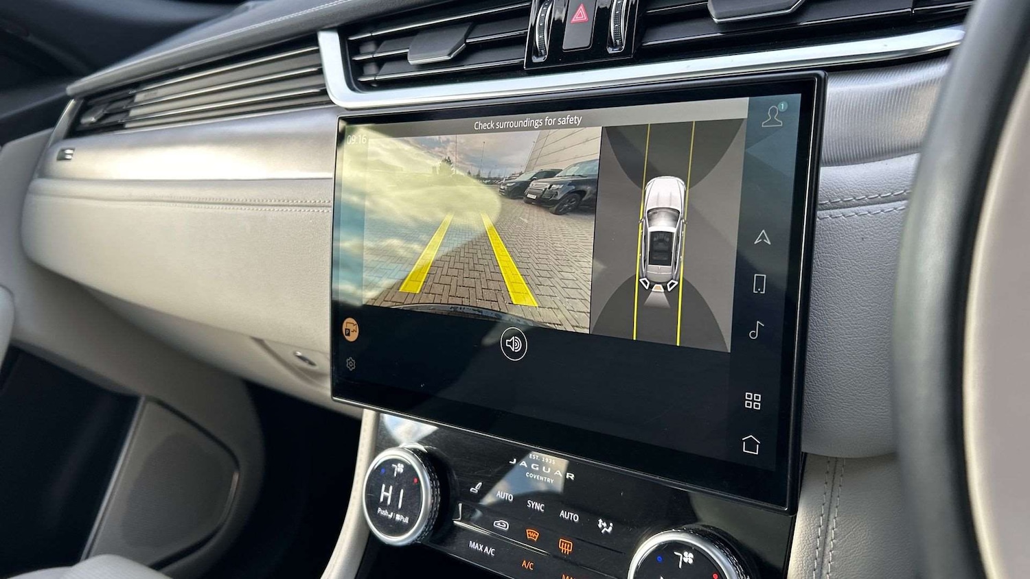 Used Jaguar F-Pace 2023 for sale - 77123295: Photo 12