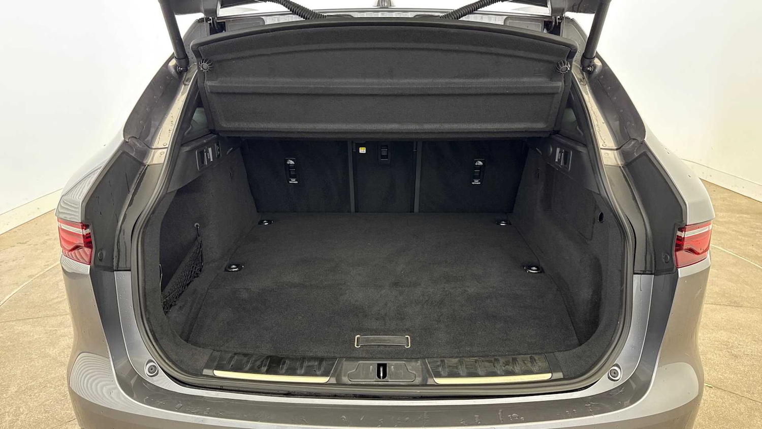 Used Jaguar F-Pace 2023 for sale - 76460240: Photo 10