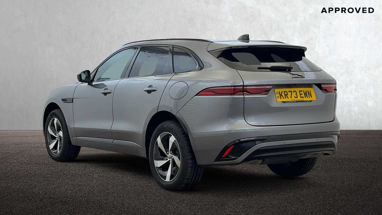 Used Jaguar F-Pace 2023 for sale - 76460240: Photo 2