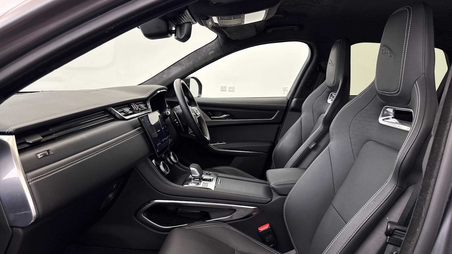 Used Jaguar F-Pace 2023 for sale - 76460240: Photo 3