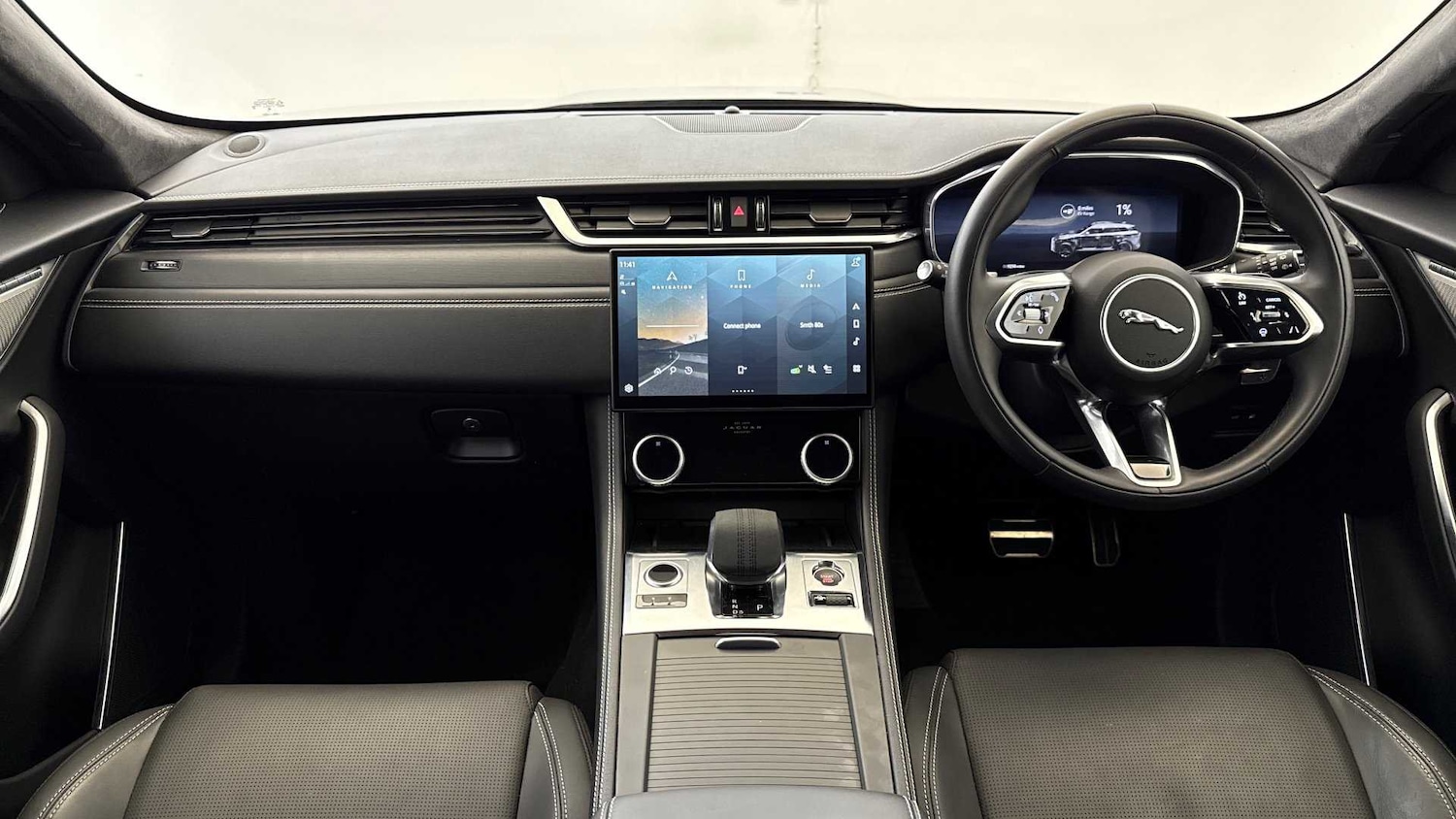 Used Jaguar F-Pace 2023 for sale - 76460240: Photo 9