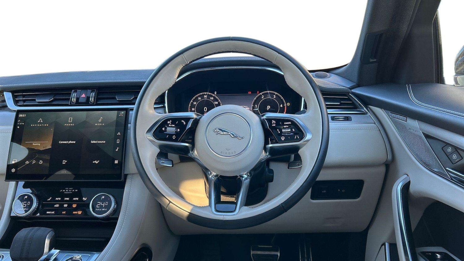 Used Jaguar F-Pace 2023 for sale - 76916195: Photo 15