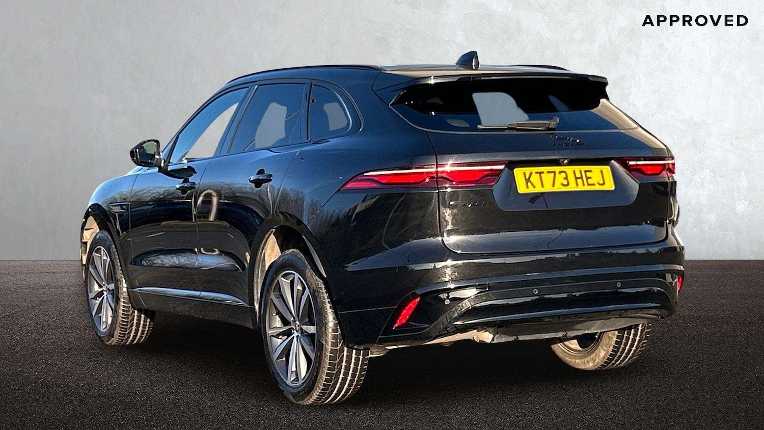 Used Jaguar F-Pace 2023 for sale - 76916195: Photo 2