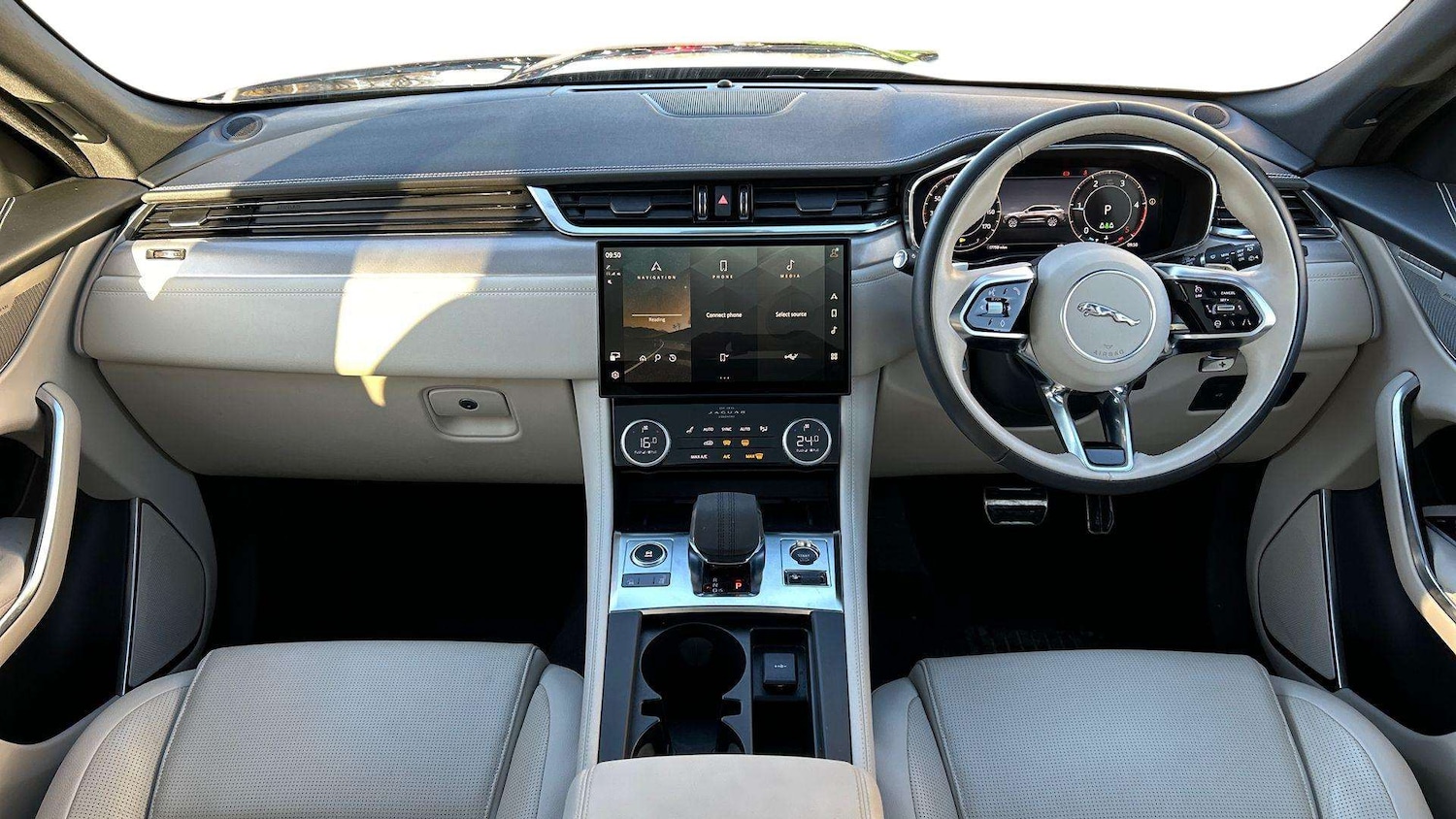 Used Jaguar F-Pace 2023 for sale - 76916195: Photo 9