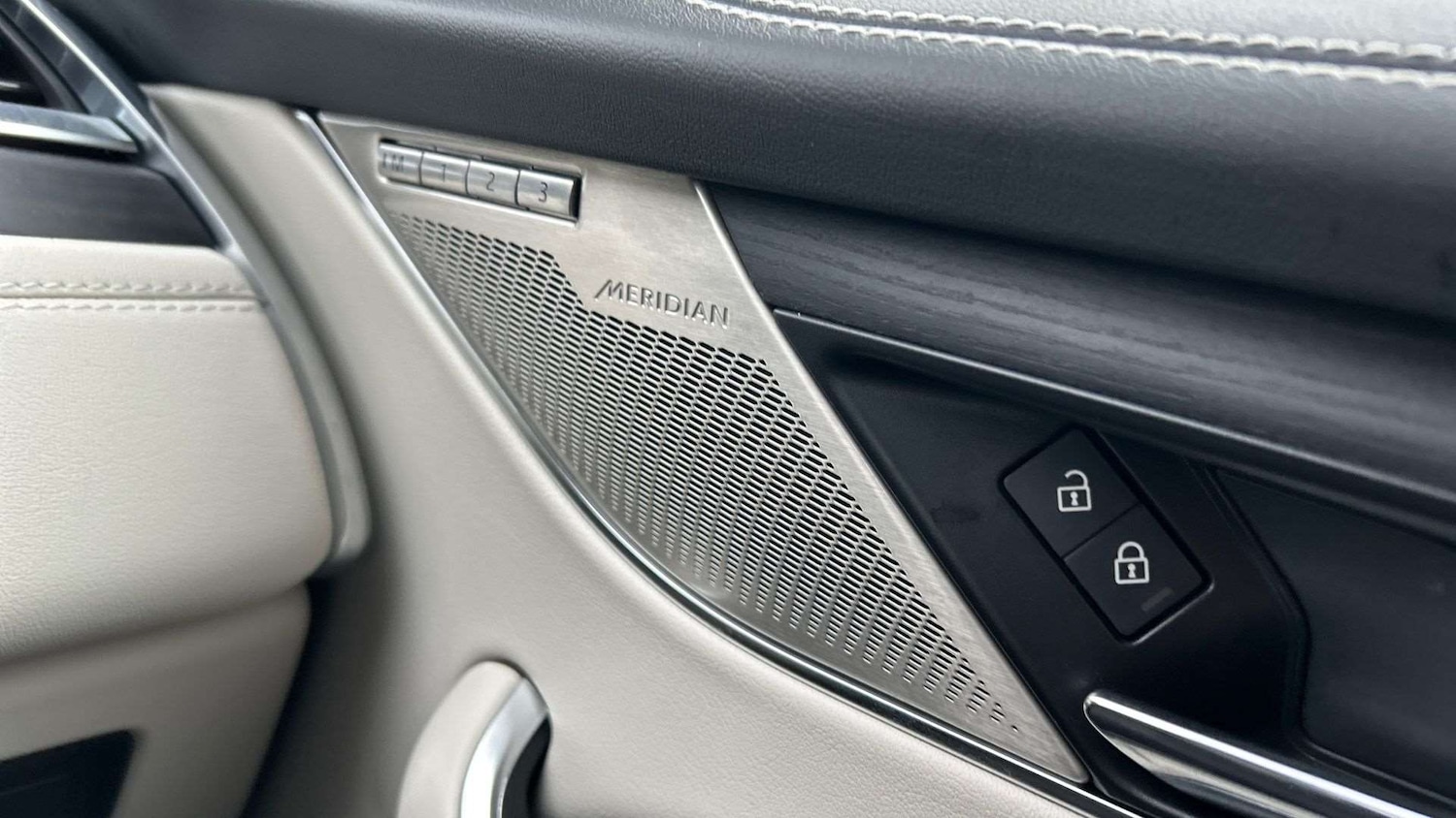 Used Jaguar F-Pace 2024 for sale - 77772312: Photo 31