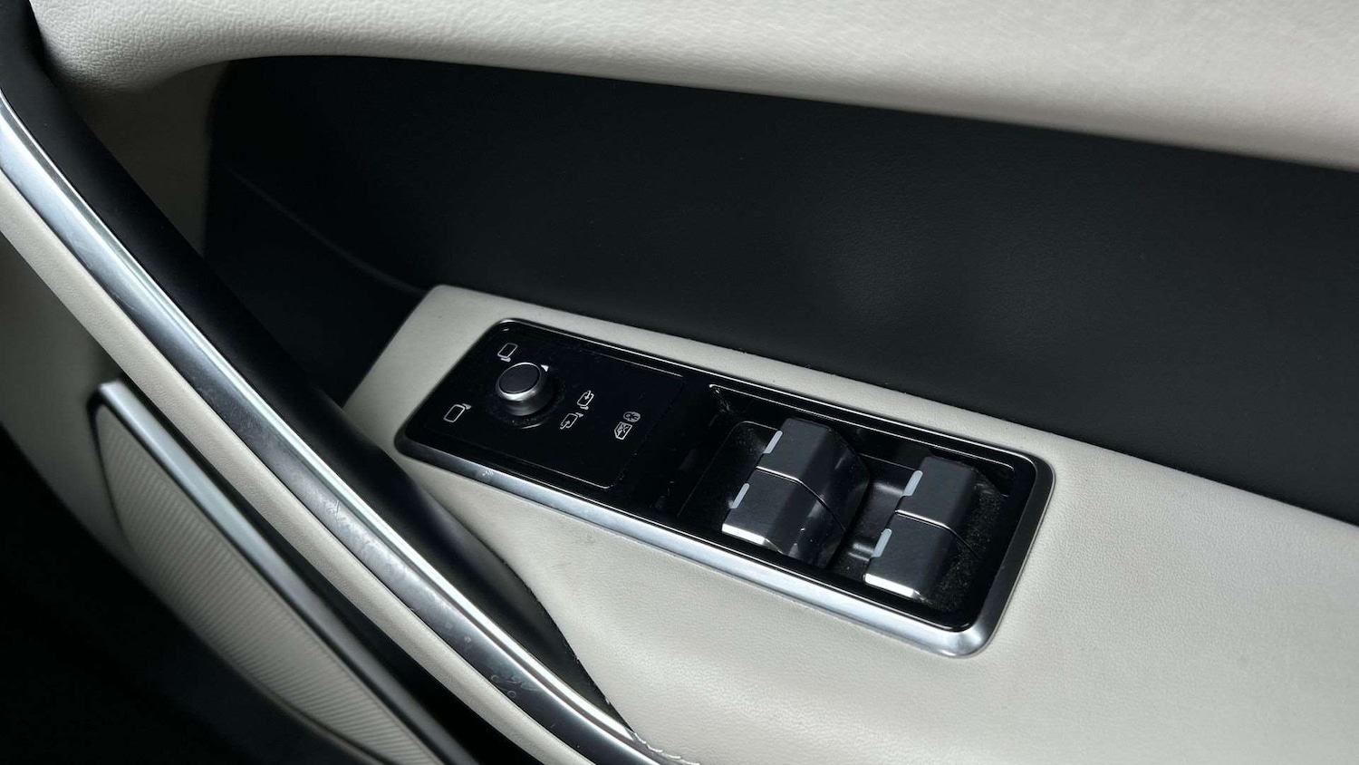 Used Jaguar F-Pace 2024 for sale - 77772312: Photo 32