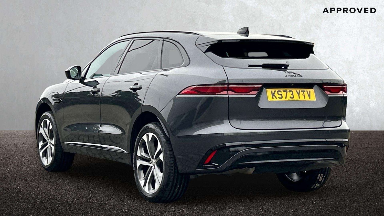 Used Jaguar F-Pace 2023 for sale - 76978896: Photo 2