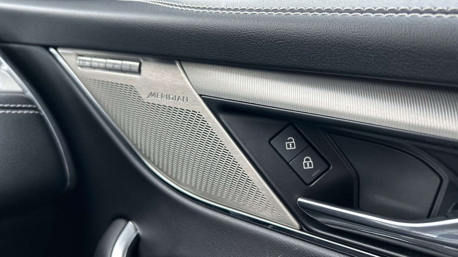 Used Jaguar F-Pace 2023 for sale - 77123344: Photo 32