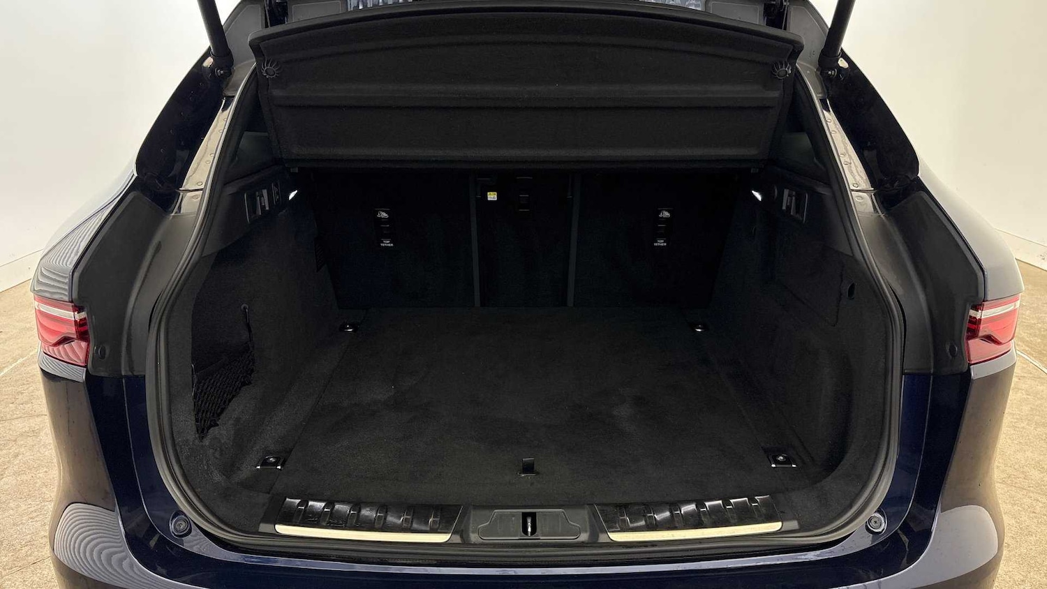 Used Jaguar F-Pace 2023 for sale - 76460176: Photo 10