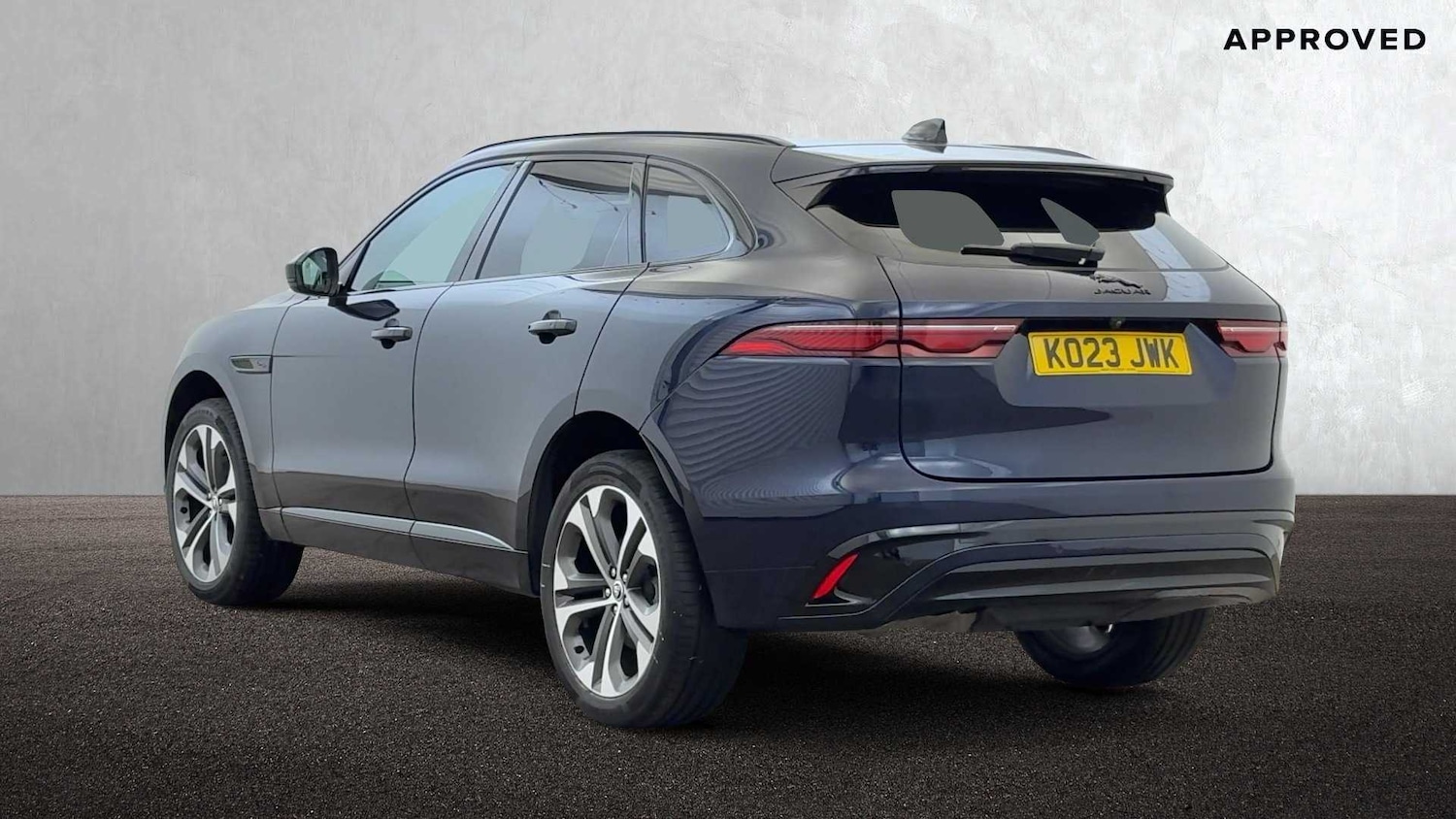 Used Jaguar F-Pace 2023 for sale - 76460176: Photo 2