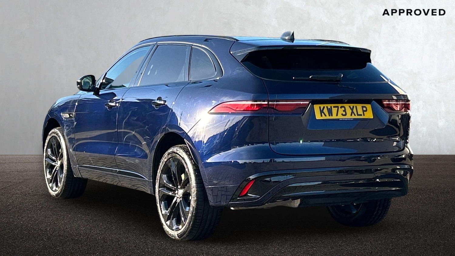 Used Jaguar F-Pace 2023 for sale - 77348074: Photo 2