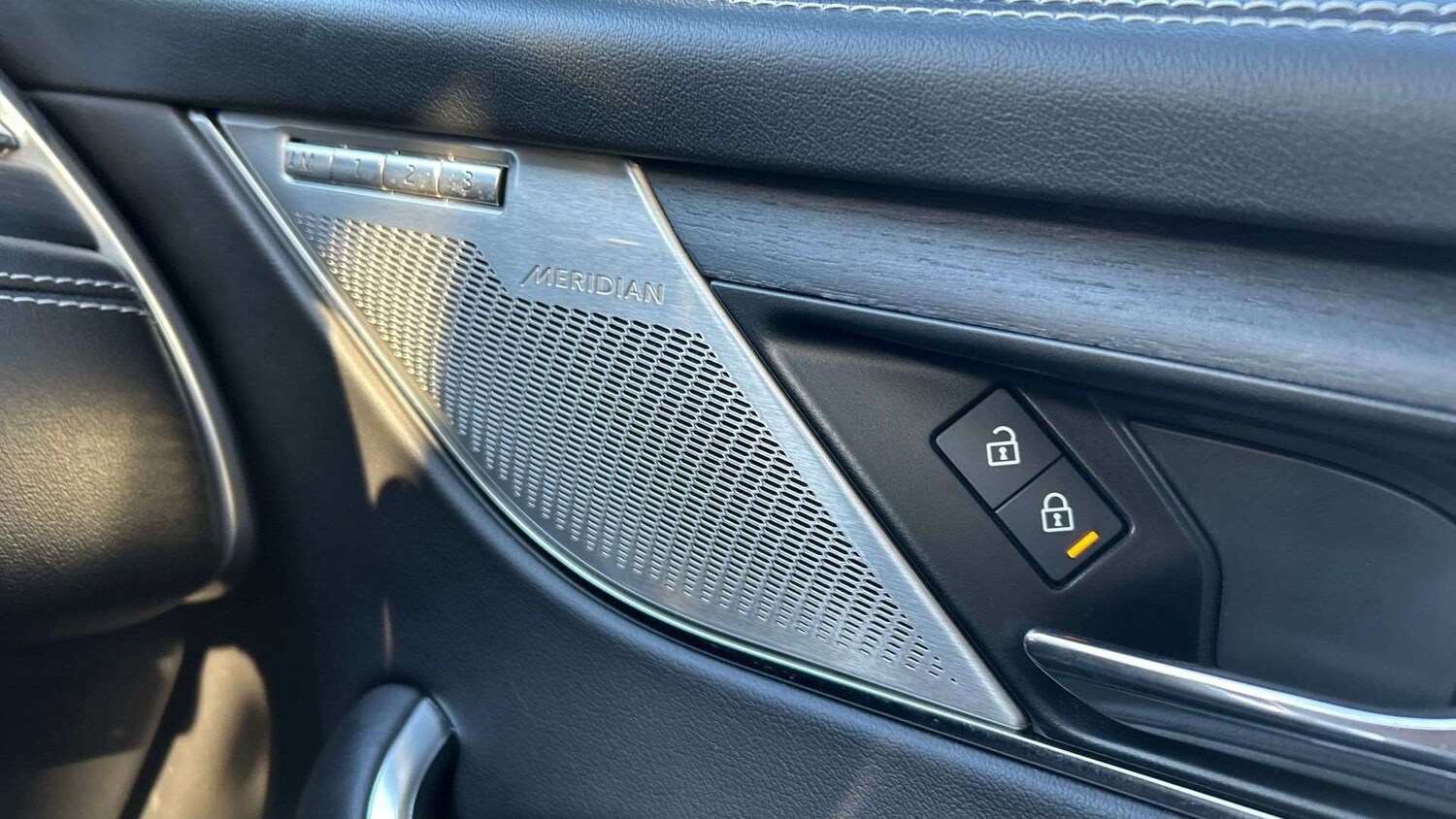 Used Jaguar F-Pace 2023 for sale - 77348074: Photo 32