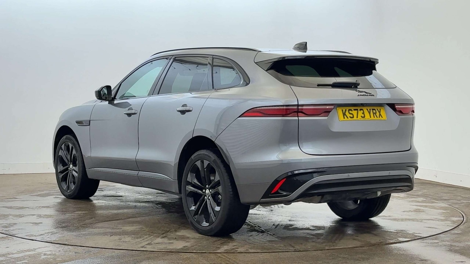 Used Jaguar F-Pace 2023 for sale - 76460599: Photo 2