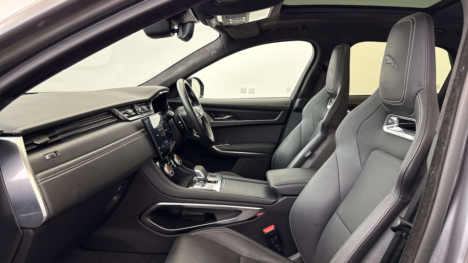 Used Jaguar F-Pace 2023 for sale - 76460599: Photo 3