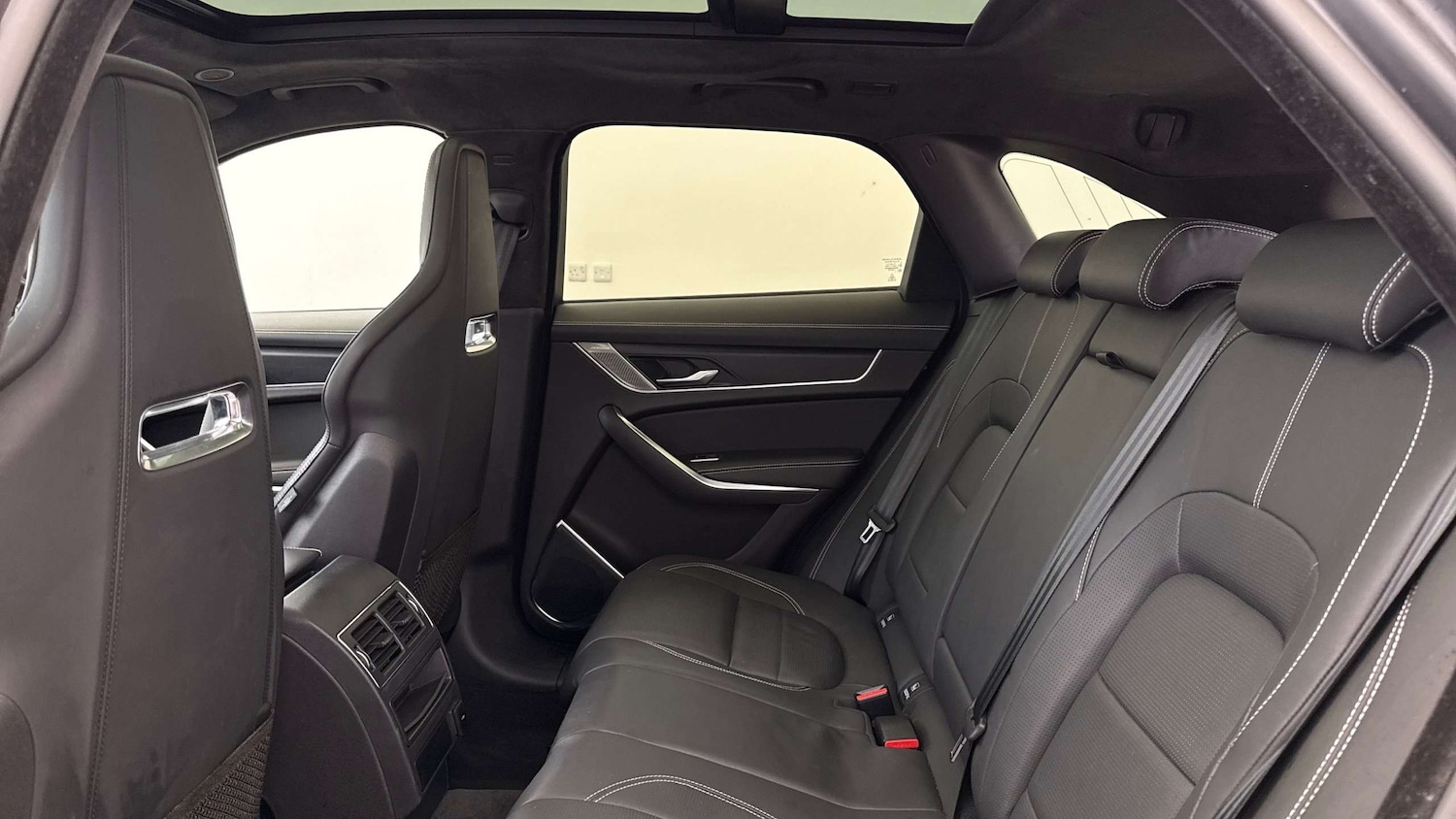 Used Jaguar F-Pace 2023 for sale - 76460599: Photo 4