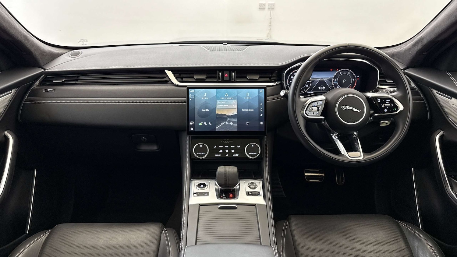 Used Jaguar F-Pace 2023 for sale - 76460599: Photo 9