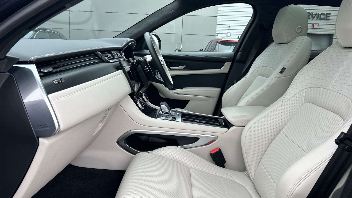 Used Jaguar F-Pace 2024 for sale - 76459854: Photo 3