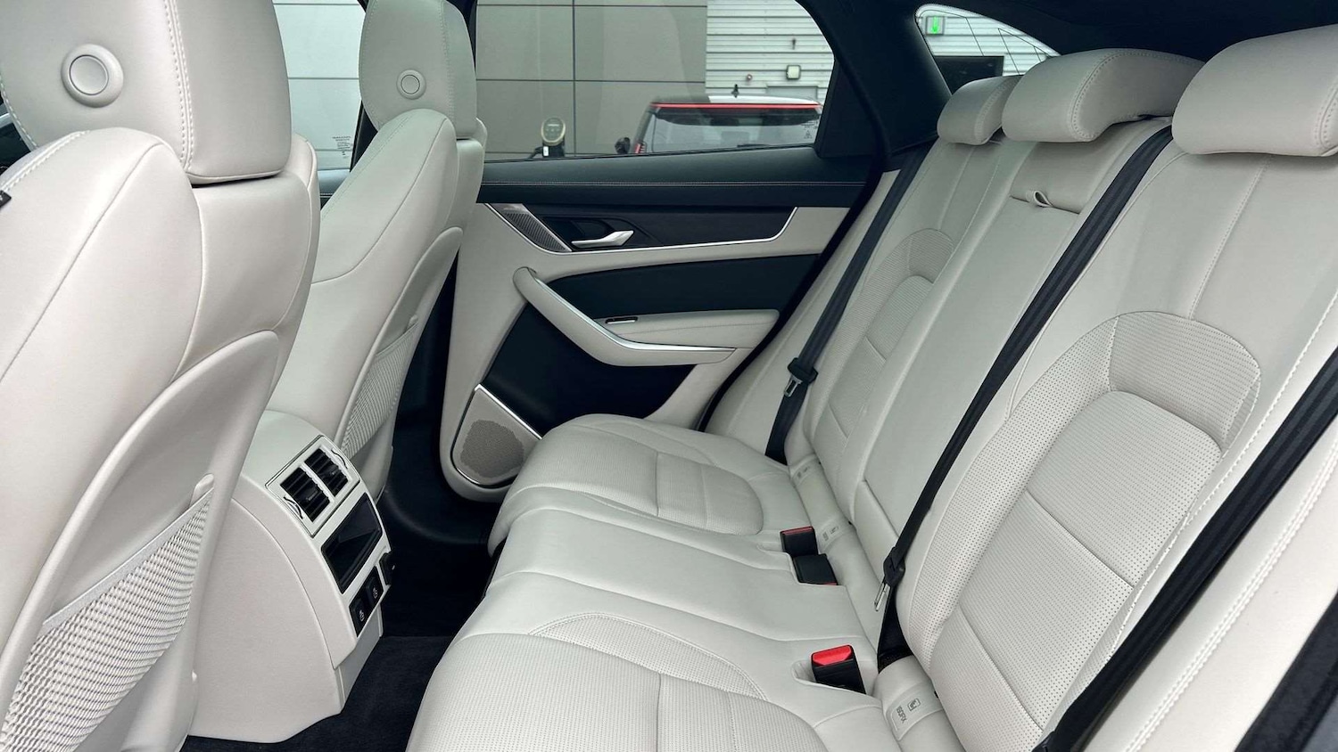 Used Jaguar F-Pace 2024 for sale - 76459854: Photo 4