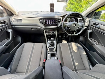 Used Volkswagen T-Roc 2020 for sale - 75581382: Photo