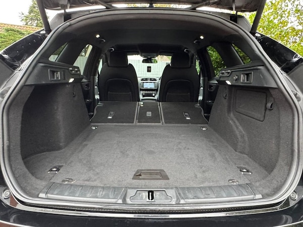 Used Jaguar F-Pace 2016 for sale - 76162867: Photo 42