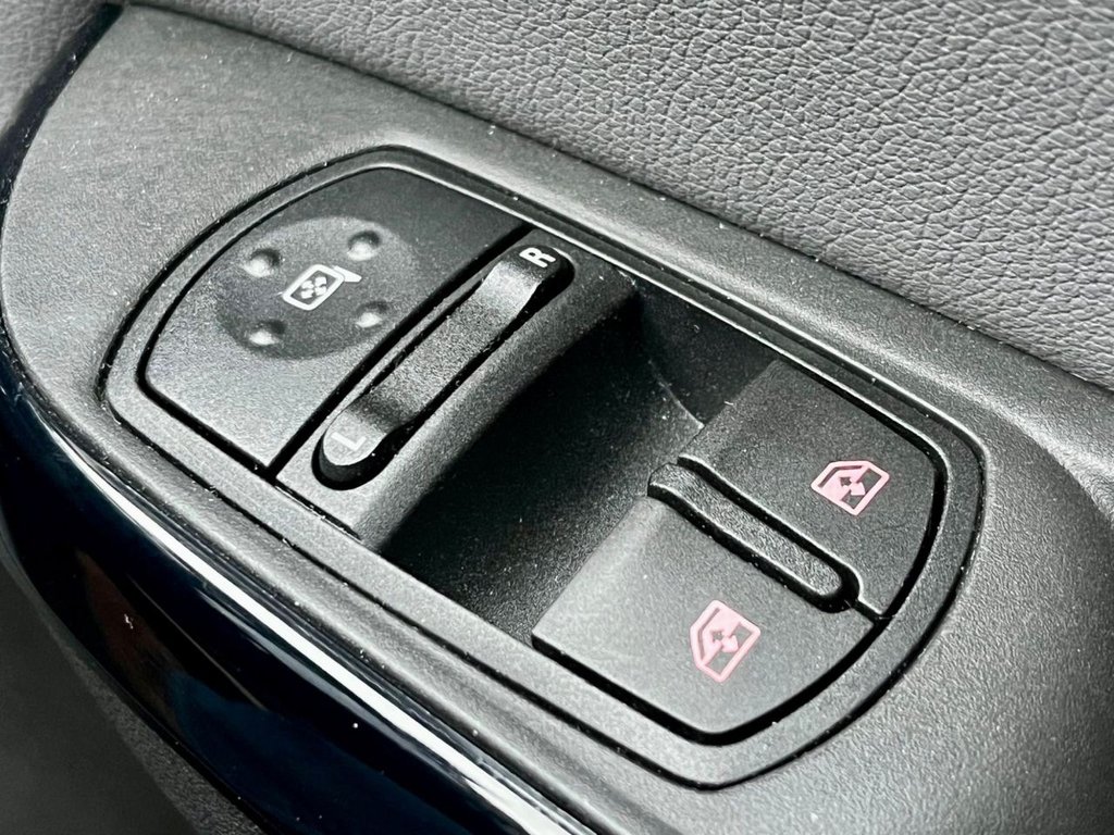 Used Vauxhall Corsa 2017 for sale - 77890965: Photo 80