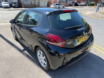Used Peugeot 208 2017 for sale - 75707991: Photo