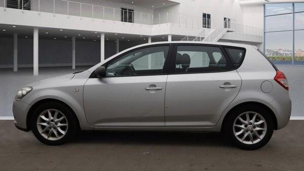 Used Kia Ceed 2010 for sale - 76832598: Photo 4