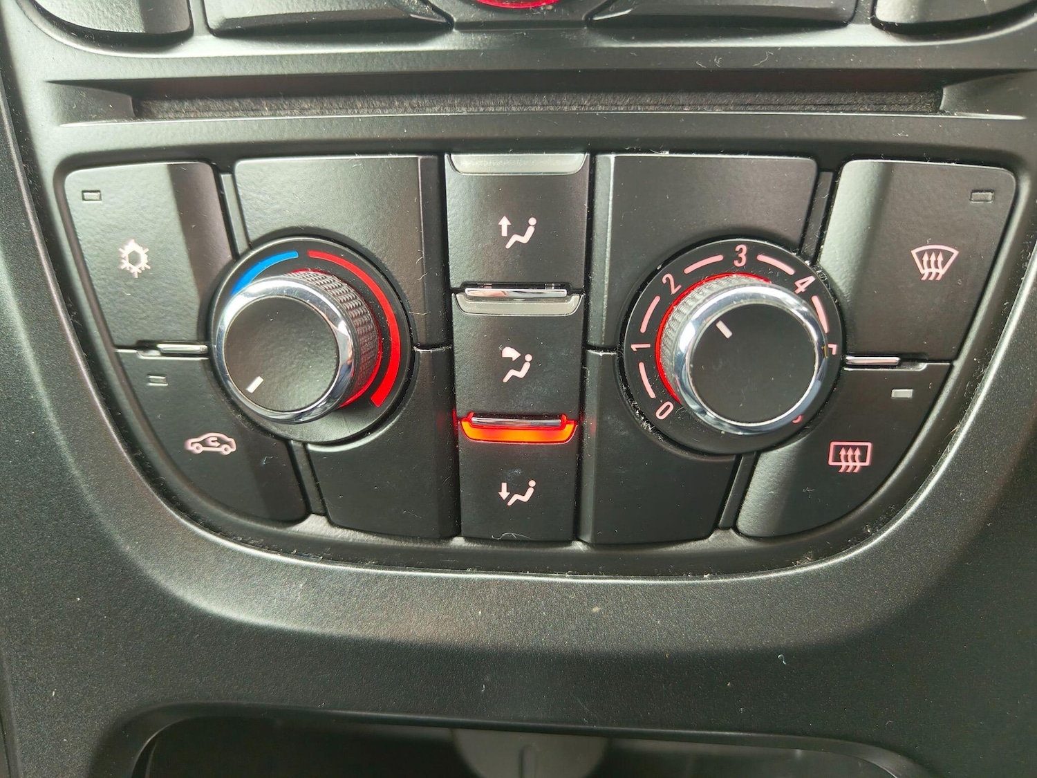 Used Vauxhall Astra 2013 for sale - 76409196: Photo 35