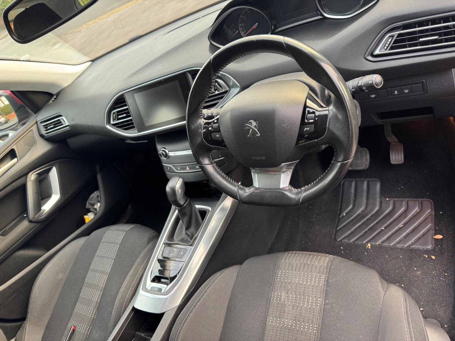Used Peugeot 308 2015 for sale - 76472438: Photo 56
