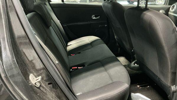 Used Renault Clio 2011 for sale - 77314836: Photo 16