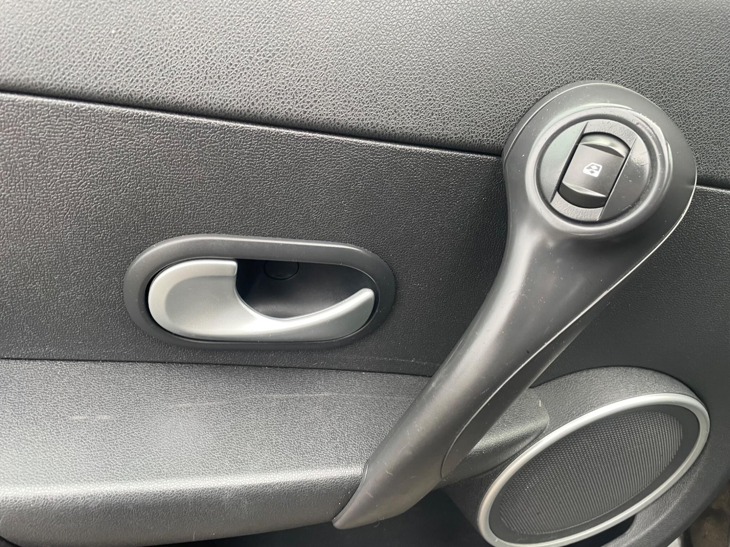 Used Renault Clio 2011 for sale - 77314836: Photo 41