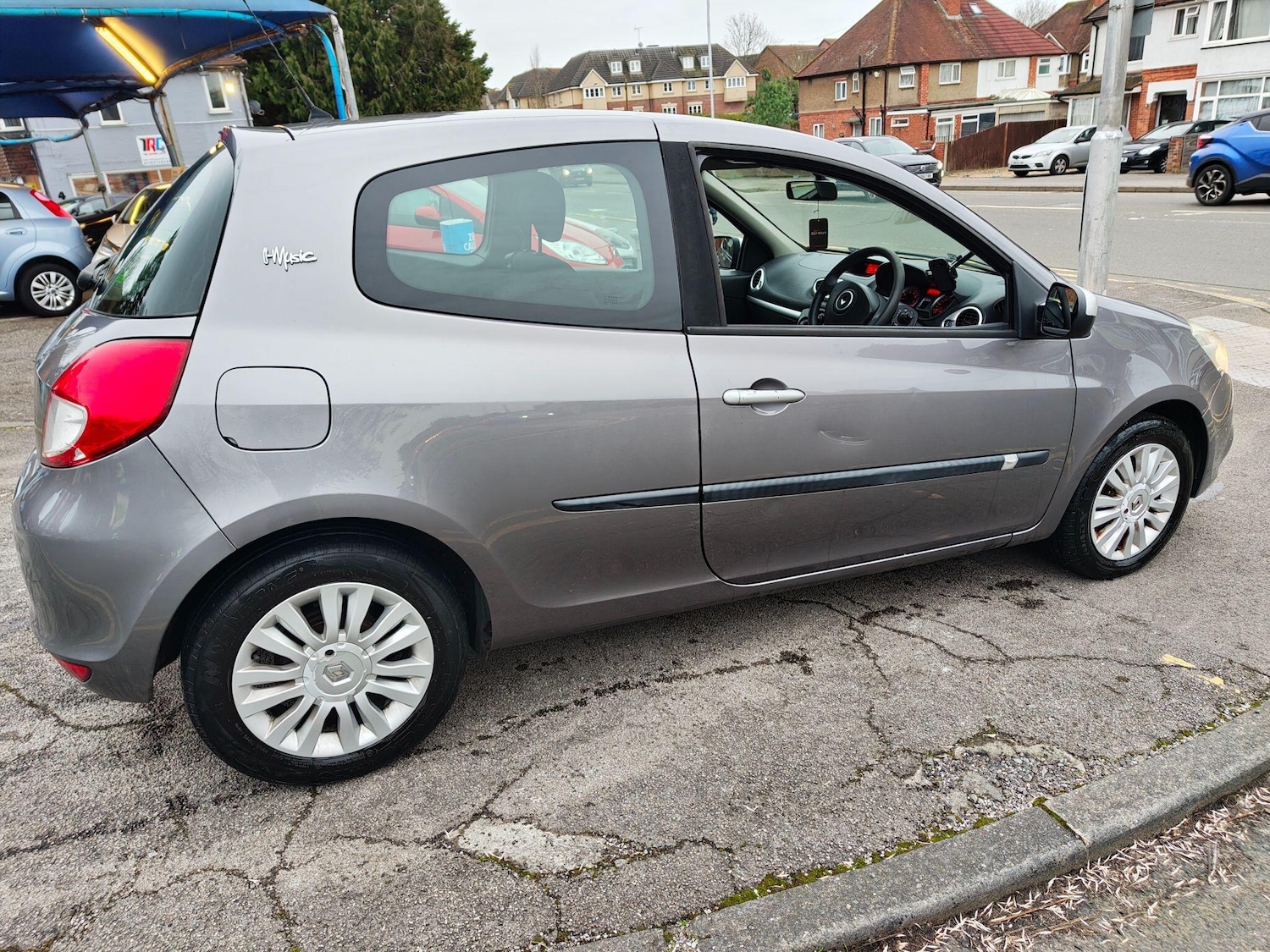 Used Renault Clio 2010 for sale - 77598305: Photo 11