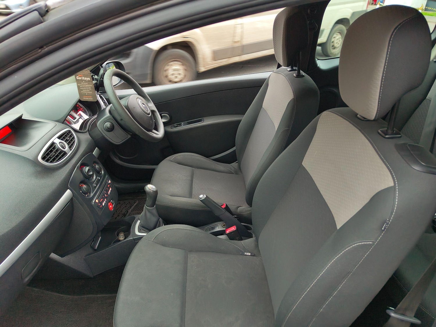 Used Renault Clio 2010 for sale - 77598305: Photo 33